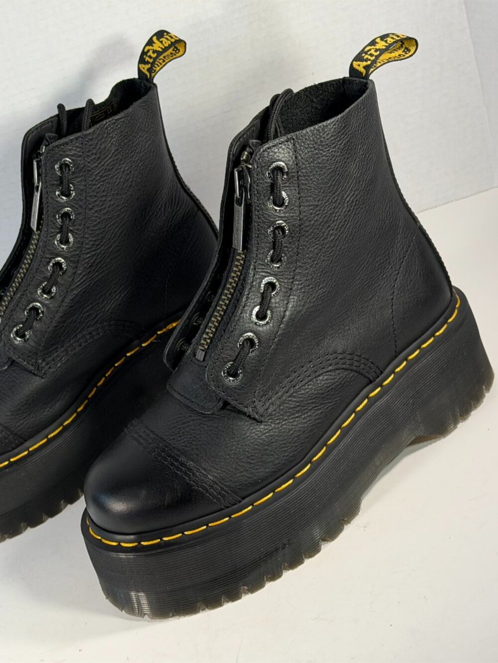 Women's Size 8 Dr Martens Sinclair Boots - Picture 4 of 16